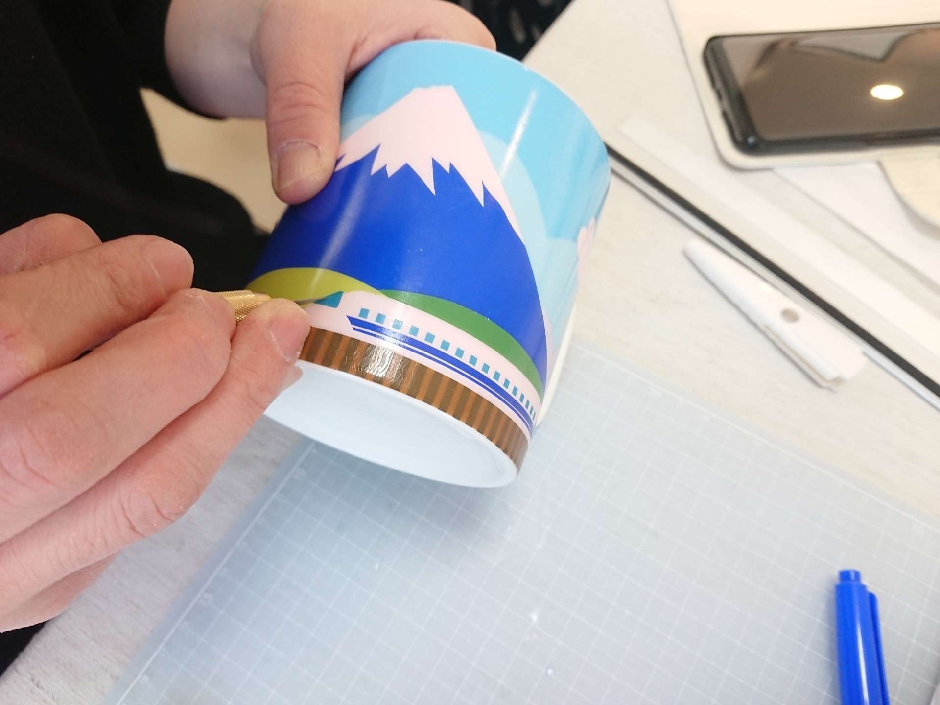 重ね切りでイラストの様な富士山マグカップ